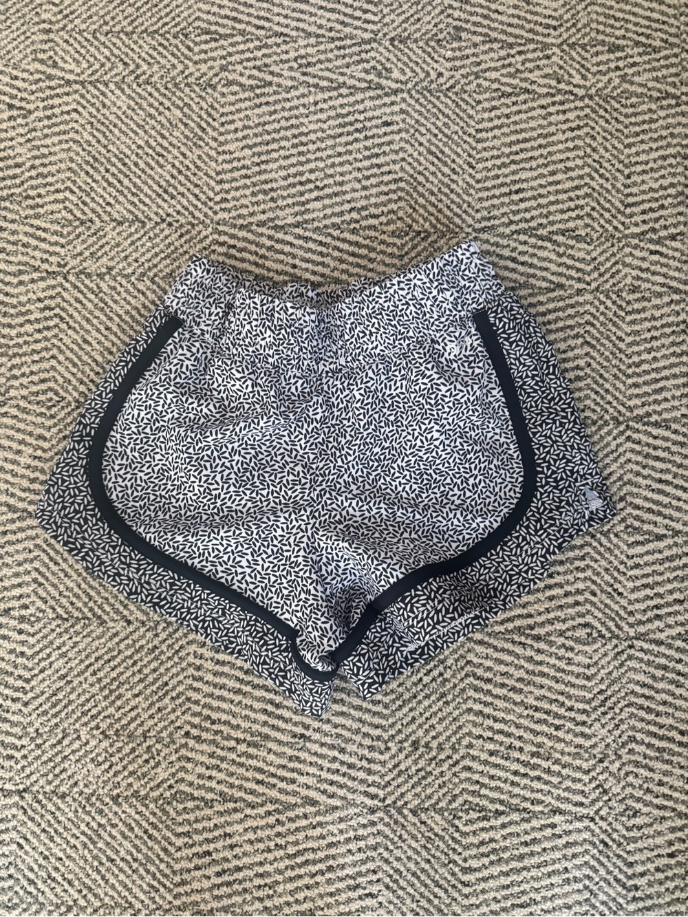 DSG Black & White Printed Athletic Kids Shorts Size Small